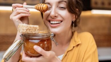 إستخذام العسل للتجميل : 8 وصفات من العسل لجمال البشرة و الشعر