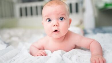 متى يبدأ الأطفال في الرؤية؟