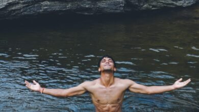 لن تصدق ما يحدث للجسم عند الإستحمام بالماء البارد